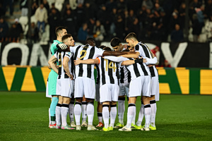 Μνημείο για τα αδικοχαμένα «αετόπουλα» μπροστά από τη Θύρα 4 (photo)