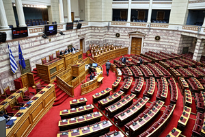 Ανάφλεξη στο πολιτικό σκηνικό: Ο Γεραπετρίτης ενημερώνει κόμματα για Ιράν – Τη βουλή ενημερώνει ο πρωθυπουργός