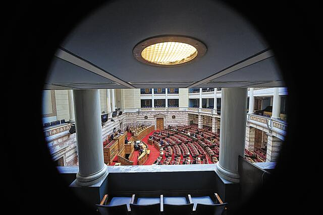 Πορτοφόλι ή υποκλοπές και ΟΠΕΚΕΠΕ;