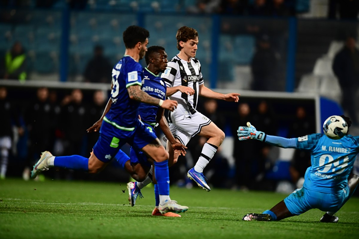 Super League: &Eta; &beta;&alpha;&theta;&mu;&omicron;&lambda;&omicron;&gamma;ί&alpha; &mu;&epsilon;&tau;ά &tau;&eta; &nu;ί&kappa;&eta; &tau;&omicron;&upsilon; &Pi;&Alpha;&Omicron;&Kappa; &alpha;&pi;έ&nu;&alpha;&nu;&tau;&iota; &sigma;&tau;&eta;&nu; &Kappa;&eta;&phi;&iota;&sigma;&iota;ά