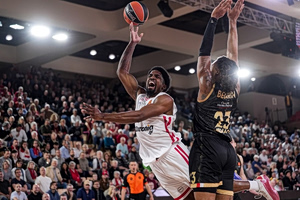 Μονακό – Ολυμπιακός 81-80: «Ερυθρόλευκη»… αυτοκτονία από τη Μονακό των εννιά παικτών