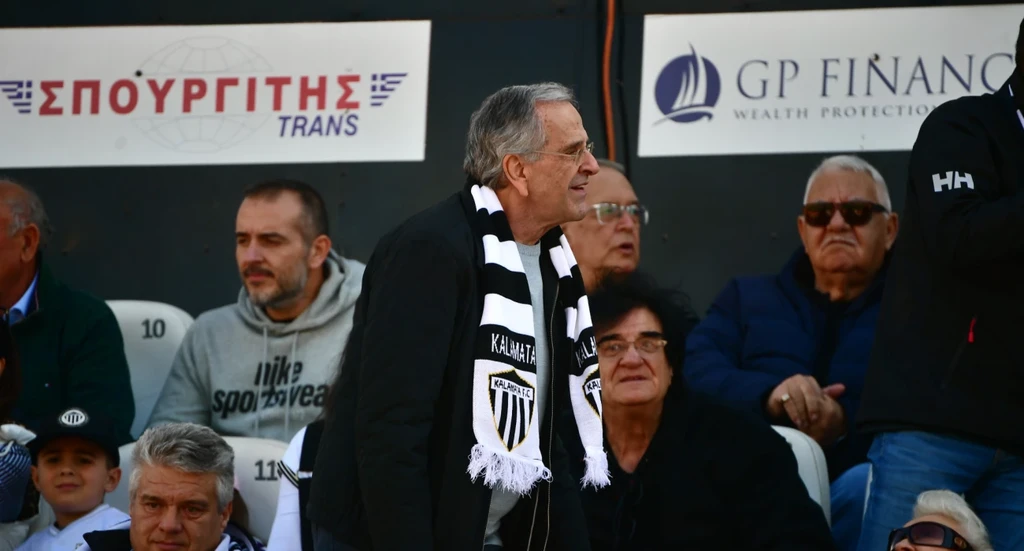 Στην Καλαμάτα ο Αντώνης Σαμαράς – Με κασκόλ της «Μαύρης Θύελλας» στις εξέδρες για τη φιέστα της ομάδας