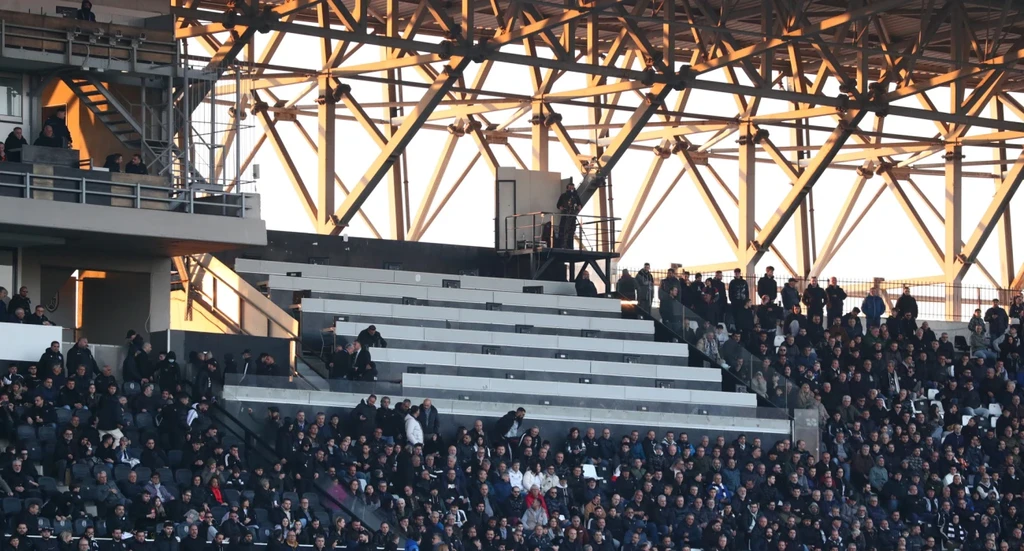 Καμπάνα της ΔΕΑΒ σε ΠΑΟΚ και οπαδούς για τα επεισόδια με δημοσιογράφους στην Τούμπα