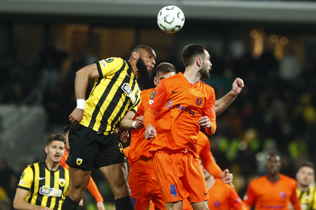 Αντί για πάρτι, αποδοκιμασίες