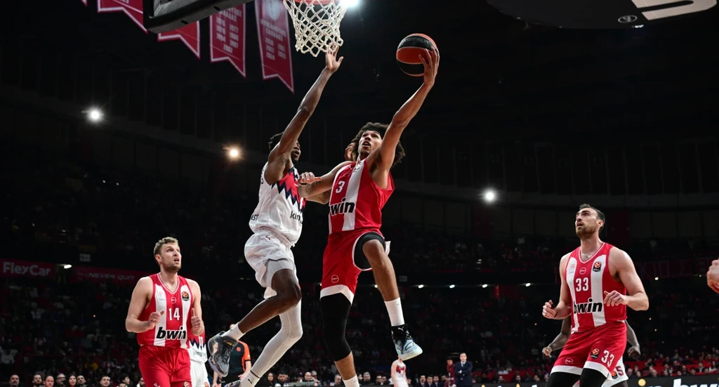 Euroleague: Ο Ολυμπιακός «αγκάλιασε» την τετράδα – Σημαντικά «διπλά» για Μπαρτσελόνα και Ντουμπάι