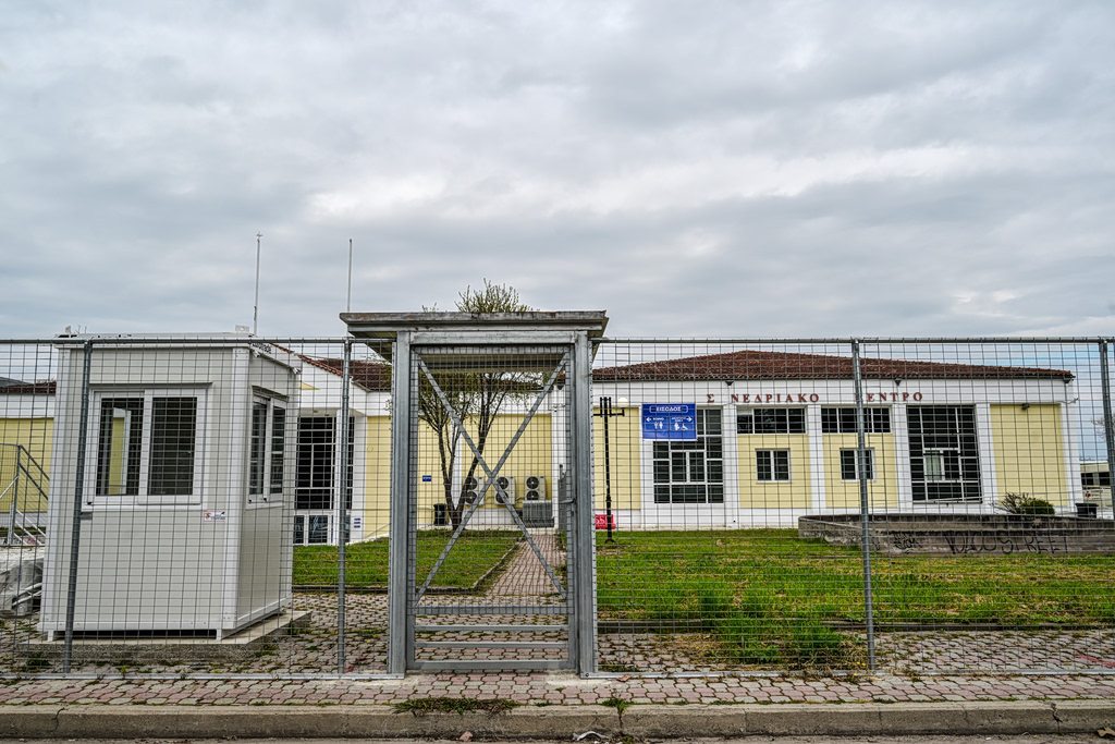 Δίκη των Τεμπών: «Φρούριο» το συγκρότημα «Γαιόπολις» – Ειδική περίφραξη και ενισχυμένα μέτρα (video)