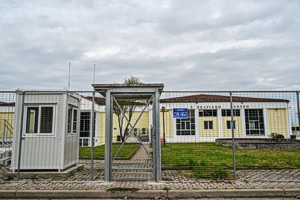 Δίκη των Τεμπών: «Φρούριο» το συγκρότημα «Γαιόπολις» – Ειδική περίφραξη και ενισχυμένα μέτρα (video)