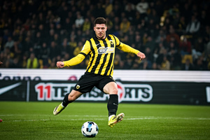 Καταιγιστική και «κυνική» στην κορυφή