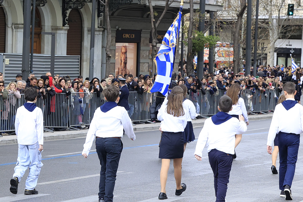 Έρευνα στο Βόλο για μαθητές που φώναζαν σύνθημα υπέρ της Χρυσής Αυγής στην παρέλαση