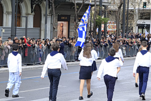 Έρευνα στο Βόλο για μαθητές που φώναζαν σύνθημα υπέρ της Χρυσής Αυγής στην παρέλαση