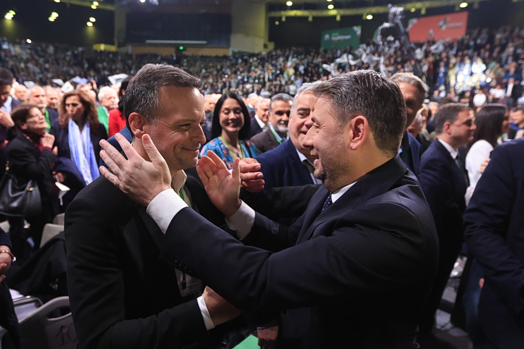 Συνέδριο του ΠΑΣΟΚ: Live η ομιλία του Νίκου Ανδρουλάκη – Ποιοι είναι παρόντες (vid,pics)