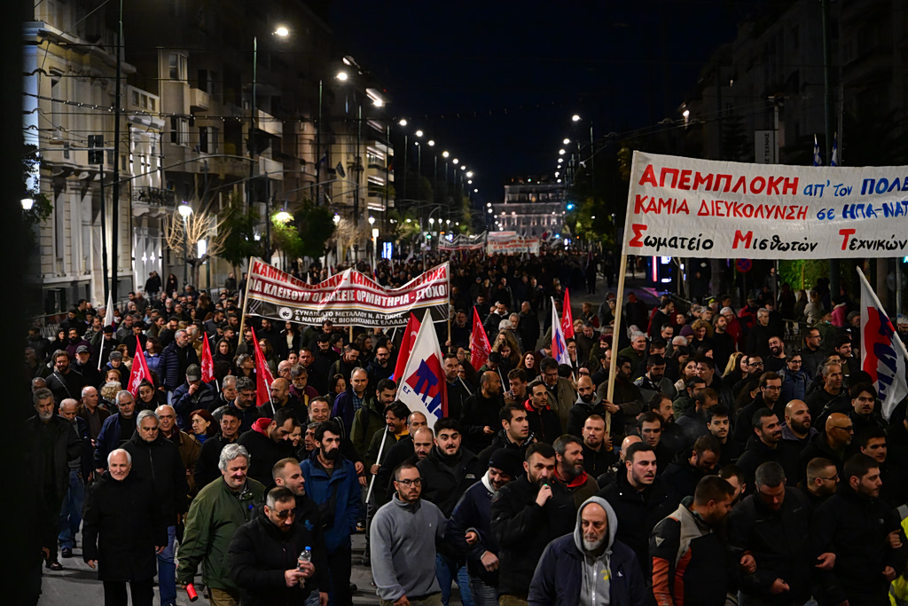 «Καμία συμμετοχή, καμία εμπλοκή» – Μεγάλο αντιπολεμικό συλλαλητήριο στην Αθήνα (video)