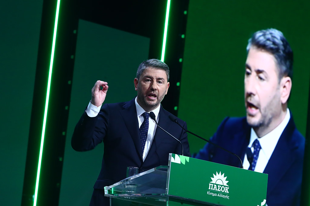 Ν. Ανδρουλάκης στο συνέδριο του ΠΑΣΟΚ: Κάλεσμα για πολιτική αλλαγή – Εκτός πραγματικότητας όποιος πιστεύει στα σενάρια συνεργασίας με τη ΝΔ