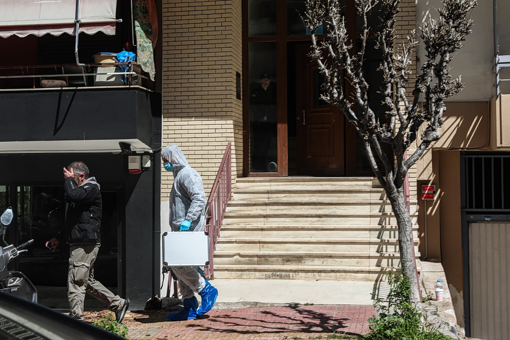 Νεκρές μάνα και κόρη σε σφραγισμένο δωμάτιο στου Ζωγράφου: «Δάγκωνε τη μητέρα του» – Το ψέμα του 54χρονου στις Αρχές
