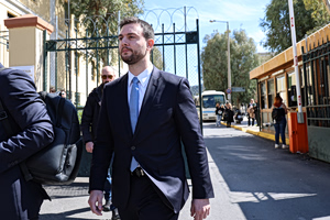 Κωνσταντίνος Φλώρος: Ομόφωνα ένοχος για τη βιαιοπραγία στη Βουλή – Ποινή φυλάκισης τεσσάρων ετών