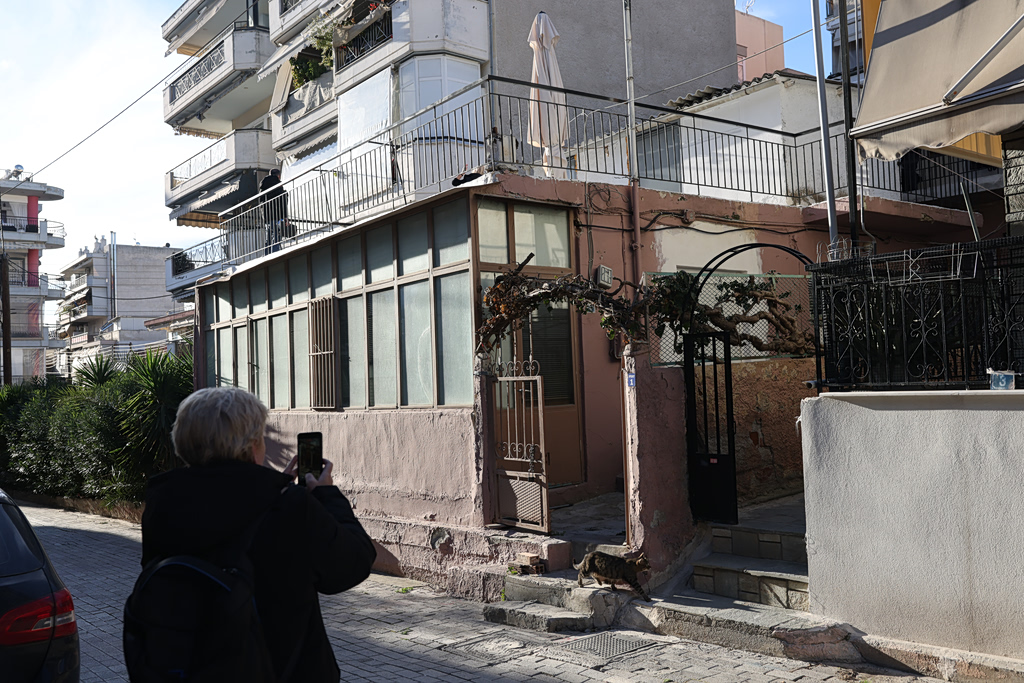 Θρίλερ στη Θεσσαλονίκη: Νεκρή βρέθηκε 59χρονη με μια ζώνη στο λαιμό – Ήταν ημίγυμνη στο κρεβάτι της