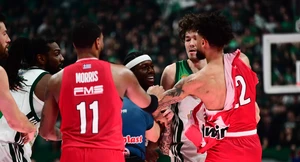 Αποβλήθηκαν Ναν και Ντόρσεϊ – Ο Λεσόρ έσκισε την φανέλα του Αμερικάνου (vid)