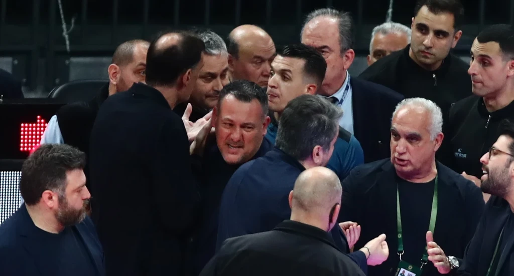 ΚΑΕ Ολυμπιακός: «Εμετικά συνθήματα, να δούμε πόσα έχουν γραφτεί στο φύλλο αγώνος»