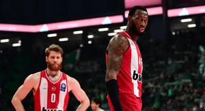 Χολ: «Οι αποβολές των Ναν και Ντόρσεϊ έκαναν το παιχνίδι πιο διασκεδαστικό» (vid)