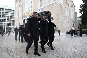 Μαρινέλλα: Πλήθος κόσμου στο τελευταίο αντίο – Στις 14.00 η εξόδιος λειτουργία