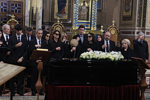 Μαρινέλλα: Ξεκίνησε η εξόδιος ακολουθία – Θλίψη για τη σπουδαία ερμηνεύτρια