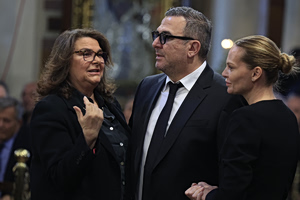 Μαρινέλλα: Ποιοι έδωσαν το παρών στην κηδεία της – Δείτε φωτογραφίες και βίντεο