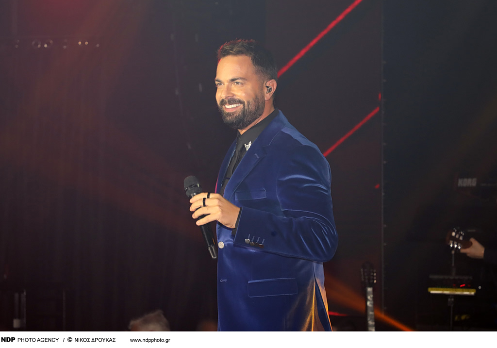 Σκηνές πανικού σε live του Ηλία Βρεττού: Επιτέθηκαν σε μουσικούς – Φυγαδεύτηκε ο τραγουδιστής