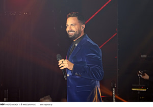 Σκηνές πανικού σε live του Ηλία Βρεττού: Επιτέθηκαν σε μουσικούς – Φυγαδεύτηκε ο τραγουδιστής