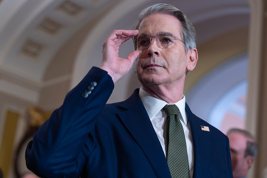 Μπέσεντ: «Επιτρέπουμε τη διέλευση ιρανικών τάνκερ από τα Στενά του Ορμούζ για να διατηρηθεί η τροφοδοσία της παγκόσμιας αγοράς»