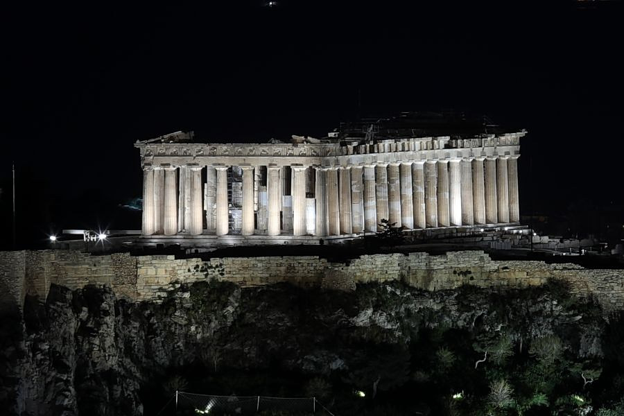 Η Ακρόπολη στο σκοτάδι για την «Ώρα της Γης» – Ένα ισχυρό μήνυμα για το περιβάλλον (βίντεο)