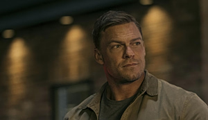 Άλαν Ρίτσον: Ο… «Jack Reacher» ξυλοκόπησε γείτονα μπροστά στα παιδιά του – Σοκαριστικό βίντεο