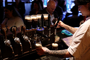 Πολωνία: Ο δήμος της Βαρσοβίας απαγορεύει την πώληση αλκοόλ τη νύχτα