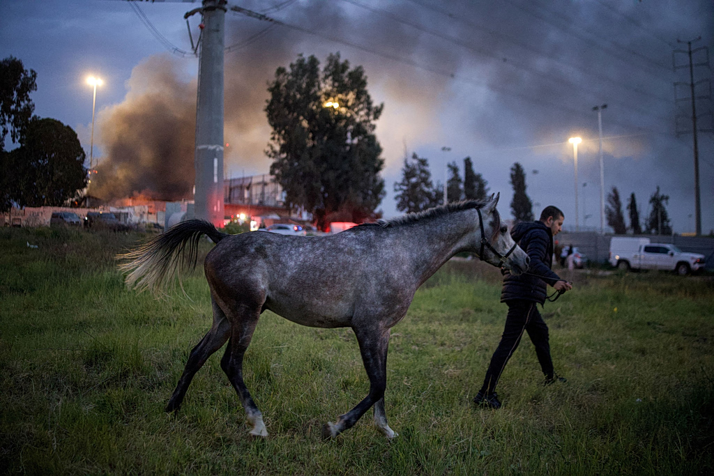 Κατεβείτε απ’ τ’ άλογο