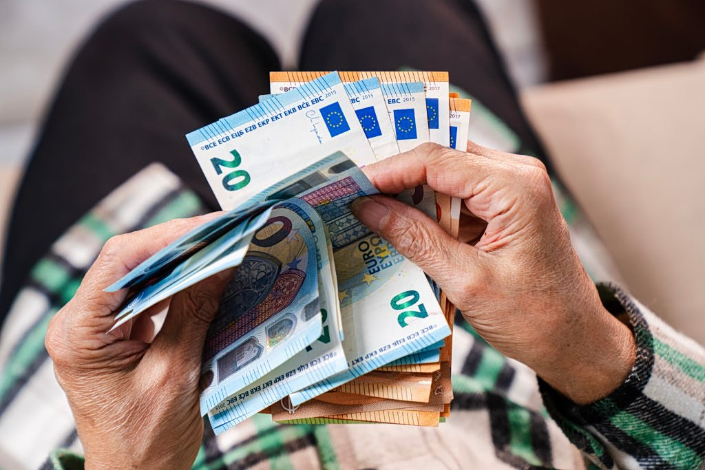 Έρχονται αναδρομικά έως 7.789 ευρώ σε  20.000 συνταξιούχους – Ποιες κατηγορίες αφορούν