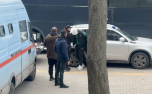 Θεσσαλονίκη: Νέα αναβολή στη δίκη των 8 οπαδών του ΠΑΟΚ για το επεισόδιο σε βάρος δημοσιογράφων (video)