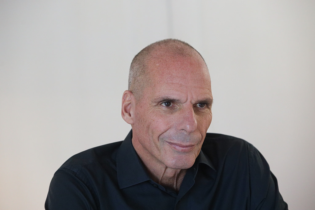 Γιάννης Βαρουφάκης: Το όνομά του ενέπνευσε techno τραγούδι και έγινε viral στη… Ρωσία