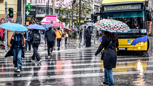 Καιρός: Ήπιες θερμοκρασίες και τοπικές βροχές την Παρασκευή – Η πρόγνωση για το Σαββατοκύριακο