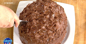 Η Αργυρώ Μπαρμπαρίγου ετοιμάζει matilda cake – Αφράτο σοκολατένιο γλύκισμα