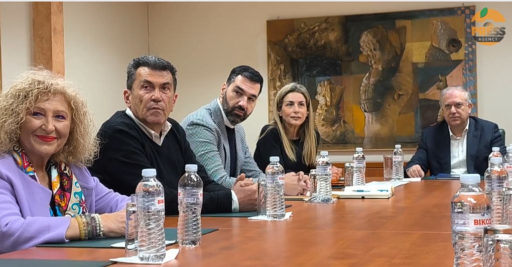 Καύσιμα: Σε εξέλιξη η συνάντηση Θεοδωρικάκου με τους πρατηριούχους