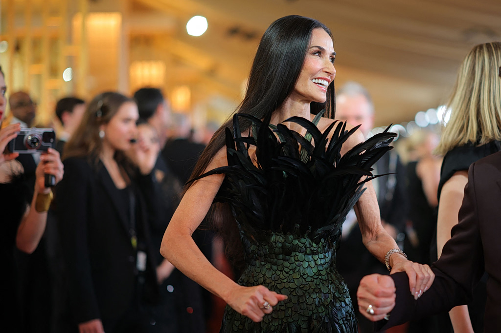 Ο Δημήτρης Γιαννέτος ανέλαβε το χτένισμα της Ντέμι Μουρ για τη φετινή βραδιά των Όσκαρ