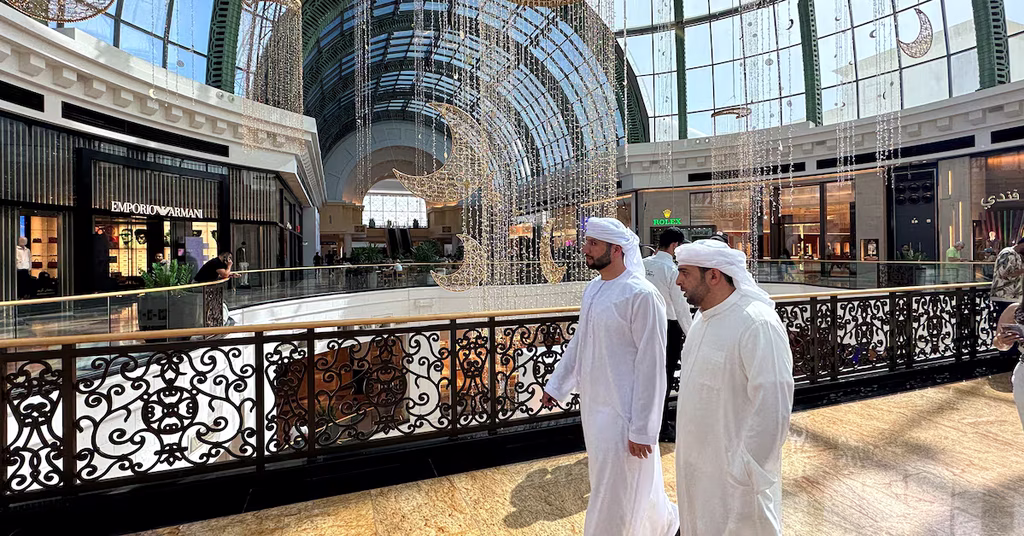 Το Ντουμπάι χάνει τη λάμψη του: Ο πόλεμος στη Μέση Ανατολή αδειάζει τα πολυτελή καταστήματα – Καταρρέουν οι πωλήσεις