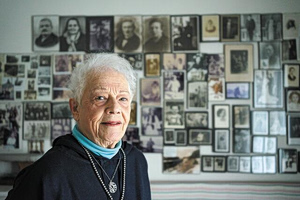 Επιζήσασα του Ολοκαυτώματος στα ΝΕΑ: «Θέλω να διδάξω στους νέους να είναι κατά των πολέμων»