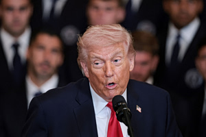 Ο Τραμπ υποστηρίζει ότι το Ιράν ζήτησε να ξεκινήσουν διαπραγματεύσεις για επίτευξη ειρήνη