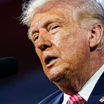 Ο Ντόναλντ Τραμπ απειλεί και πάλι με αποχώρηση των ΗΠΑ από το ΝΑΤΟ – Τι είπε για τη Συμμαχία σε φόρουμ στο Μαϊάμι