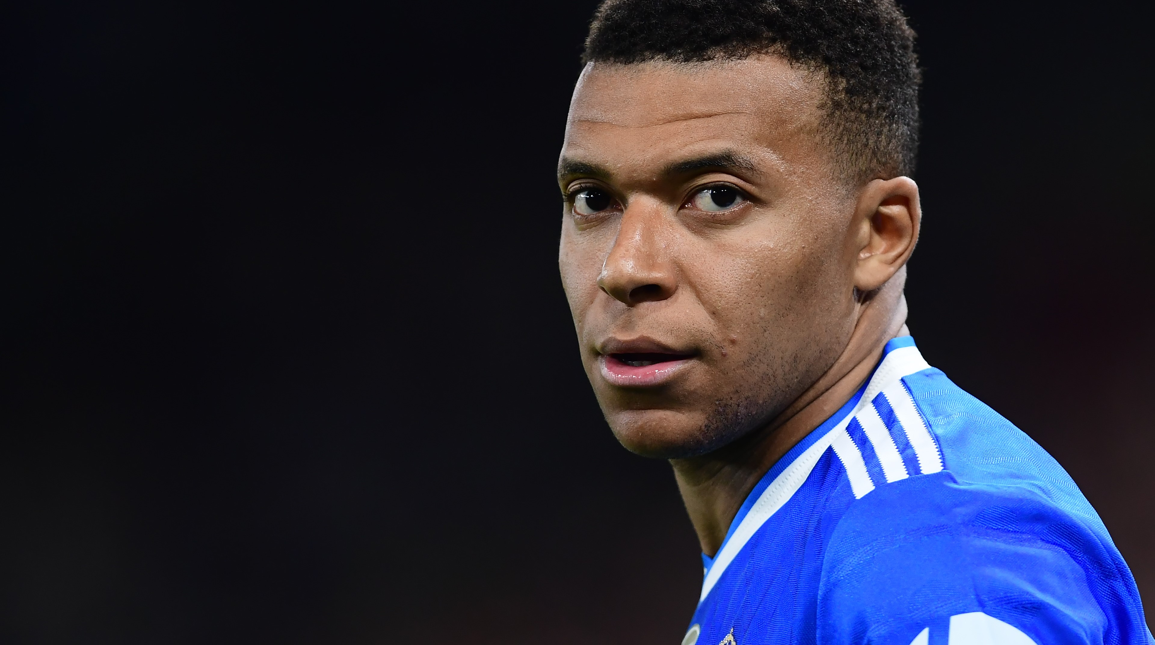 &Nu;έ&omicron;&sigmaf; έ&rho;&omega;&tau;&alpha;&sigmaf; &gamma;&iota;&alpha; &tau;&omicron;&nu; &Kappa;&iota;&lambda;&iota;ά&nu; &Epsilon;&mu;&pi;&alpha;&pi;έ