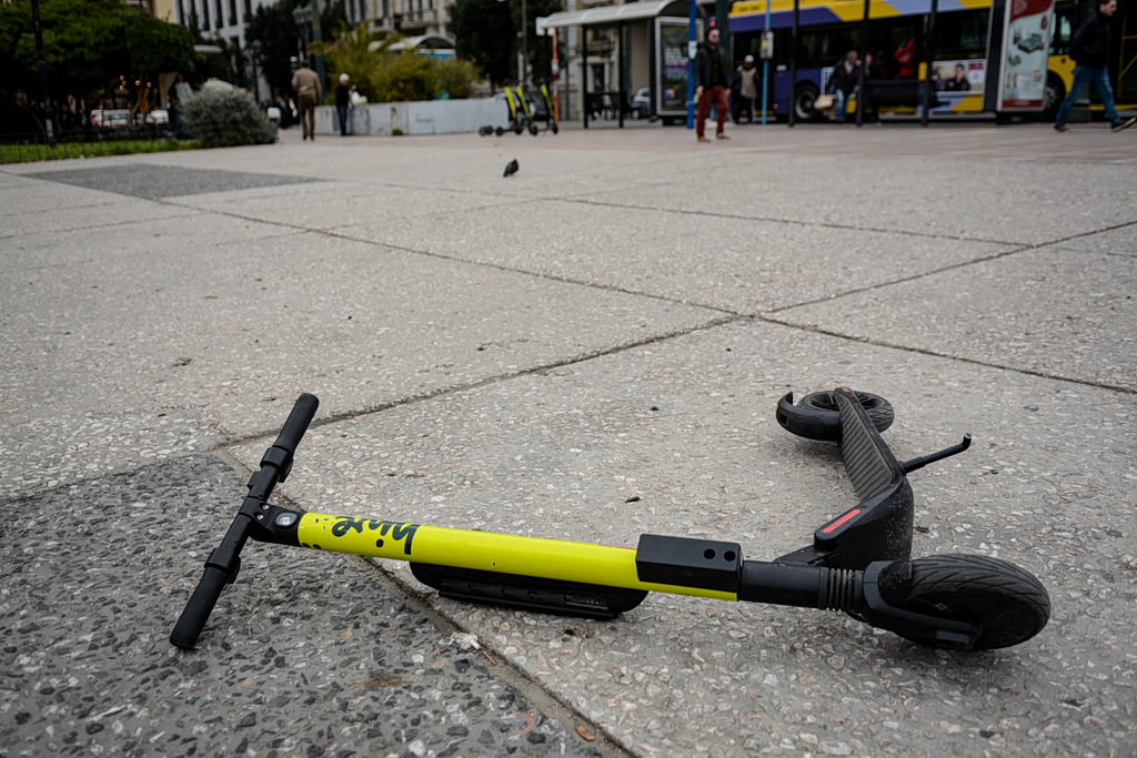 Αυξάνονται τα ατυχήματα με ηλεκτρικό πατίνι – Εκατοντάδες παιδιά στα νοσοκομεία