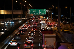 Ανατροπή φορτηγού στα Οινόφυτα – Μεγάλες καθυστερήσεις στο ρεύμα προς Αθήνα