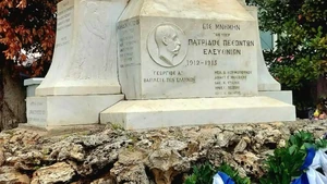 Αδιανόητο περιστατικό στην Ελευσίνα: Ακούστηκε ύμνος της χούντας σε γιορτή για την 25η Μαρτίου