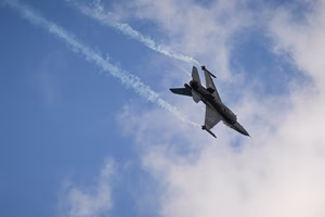 Βουλή: «Πράσινο» φως για αναβάθμιση F-16 και αντιαεροπορικό θόλο