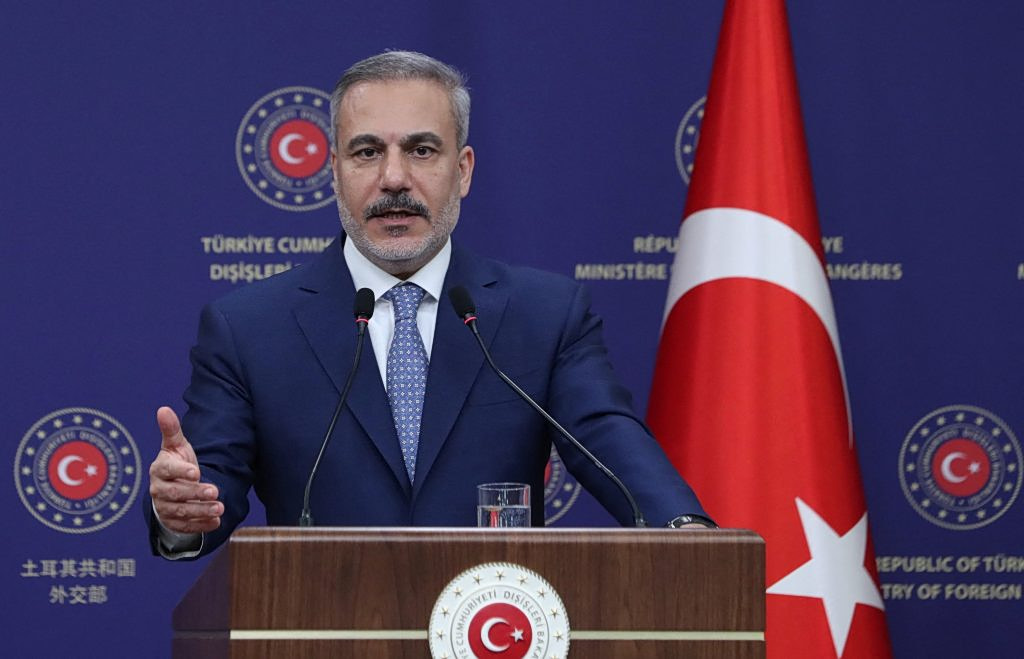 Φιντάν: «Τεράστιο σφάλμα εκ μέρους όλων ο πόλεμος – Η Τουρκία δεν θα απαντήσει στο Ιράν»